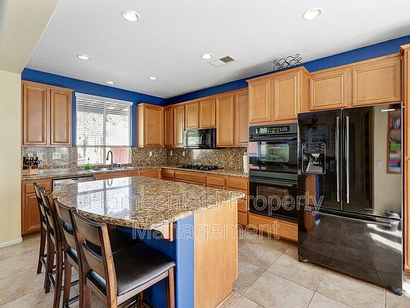 4th image of 315 Avenida Marlina