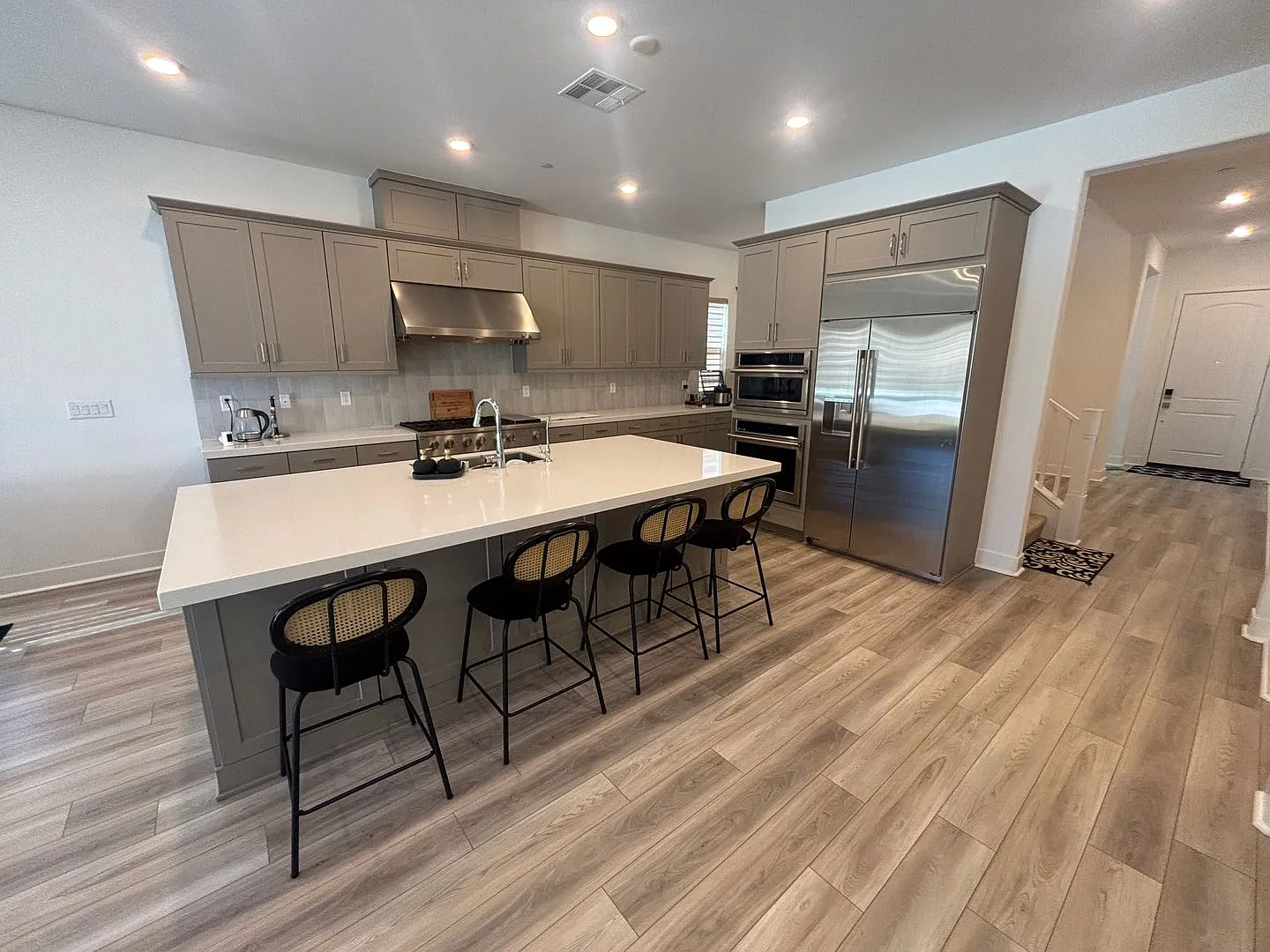 Stunning 4-Bedroom Home with Solar, Views, and a Tesla Backup in Valencia! — Photo 4