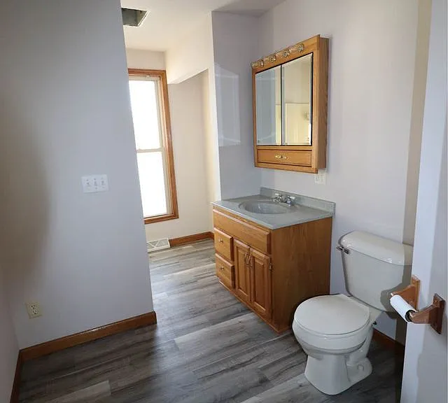 634 E Oshkosh St — Photo 2