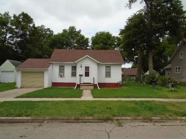 603 N 10th St, Estherville, IA 51334