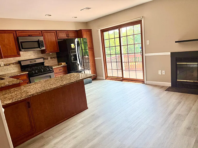 103 Bedford Pl — Photo 18