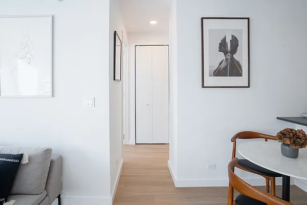 Rented by Greystar | media 50