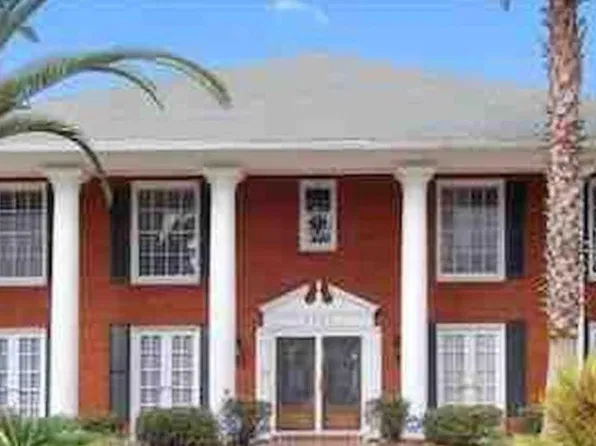 6831 Lake Willow Dr, New Orleans, LA 70126