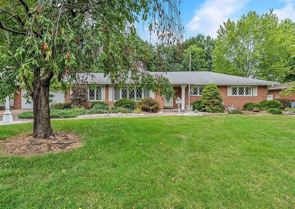 1st image of 39 Oaklawn Dr