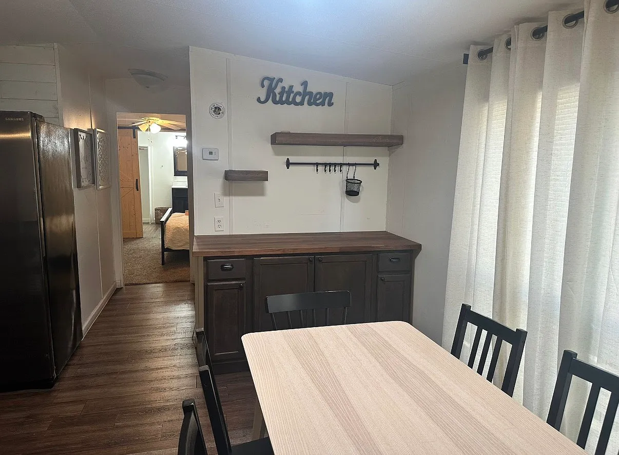3 bed, 1140 sqft, $1,800 — Photo 3