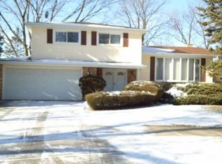 2310 N Williamsburg St, Arlington Heights, IL 60004