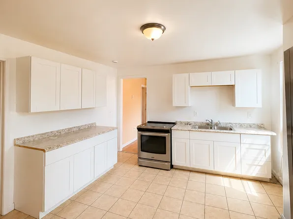 16 11th St APT 1, Troy, NY 12180