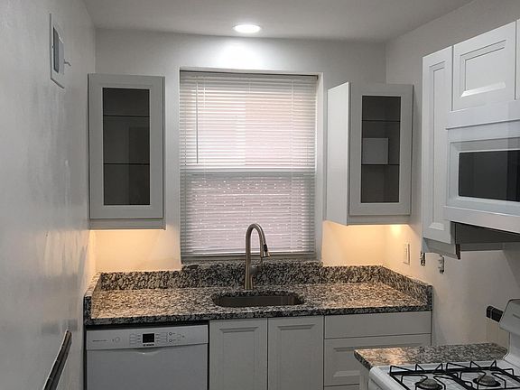 4th image of 6932 Chippewa St #1E