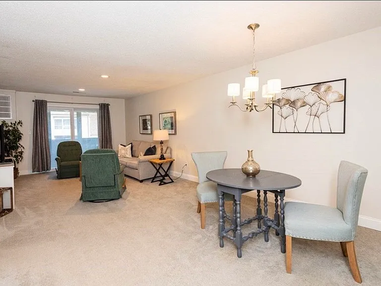 1 Greenbriar Dr #305 — Photo 4