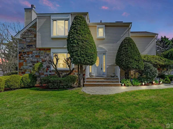 16 Schindler Dr N, Old Bridge, NJ 08857