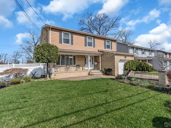 90 S Cliff Rd, Colonia, NJ 07067
