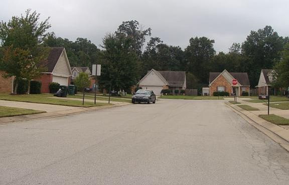 4th image of 5330 Russell Dr
