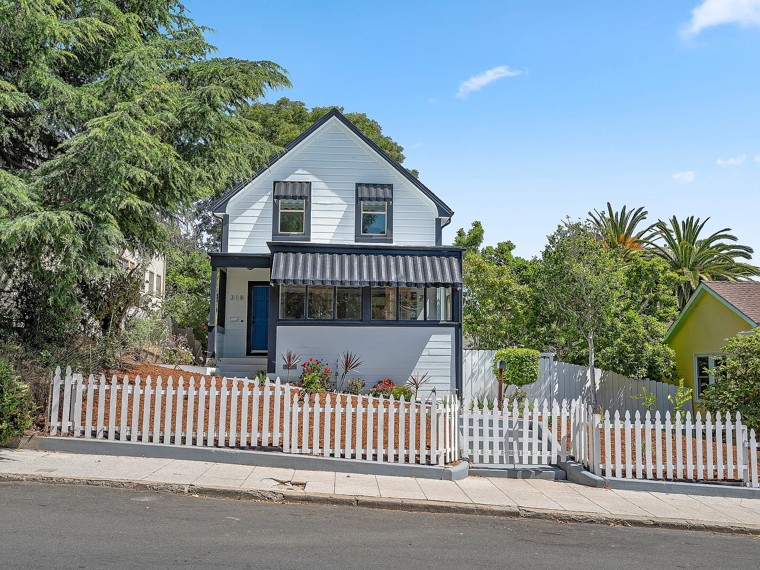 4 bed, 1.5 bath, 1897 sqft, $3,250 — Photo 4