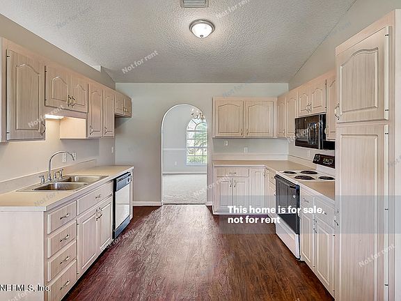 3rd image of 10680 Suzanne Dr