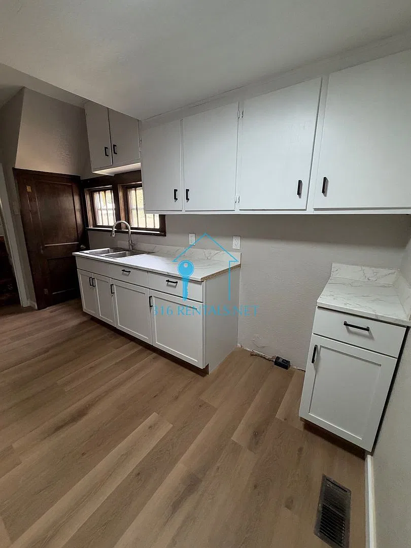 Four bedroom one and a half bath available now! — Photo 2