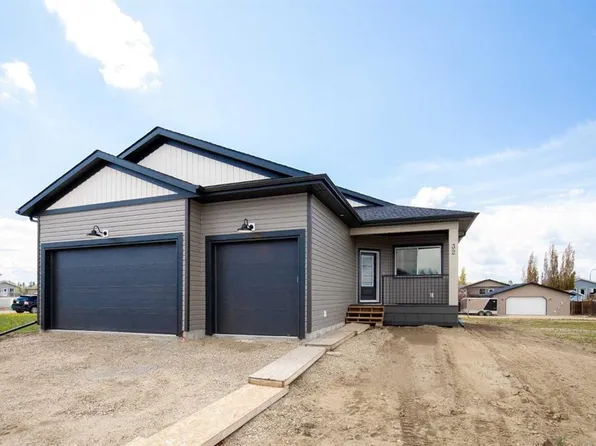 32 E Sunrise Cres N, Three Hills, AB T0M 2A0