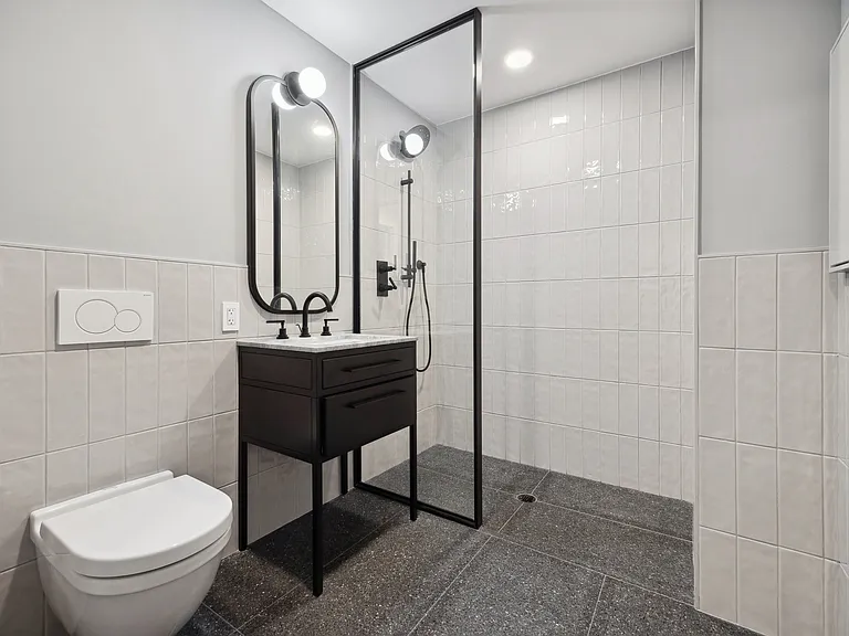 547 W 47th St #718 — Photo 8