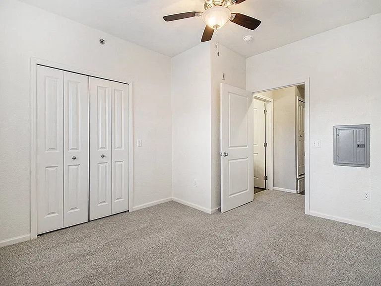 Lynbrook Apartments and Townhomes — Photo 29