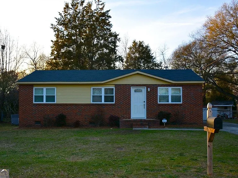 403 Mary Ln — Photo 1