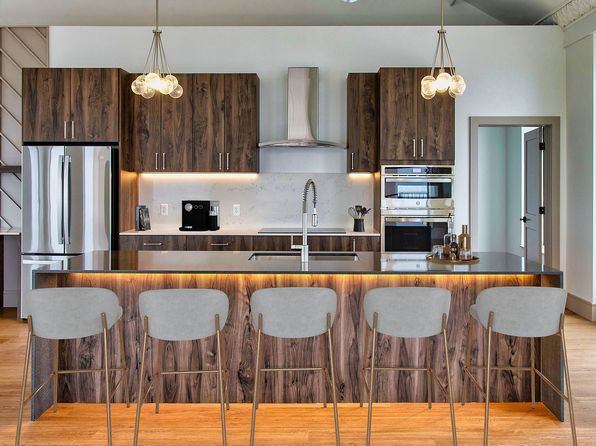 99 W Saint Clair Ave APT 807