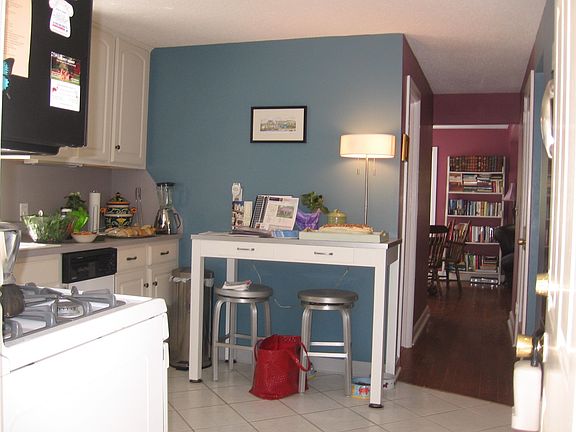 2nd View eat-in kitchen