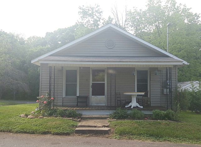 1st image of 606 Peden St
