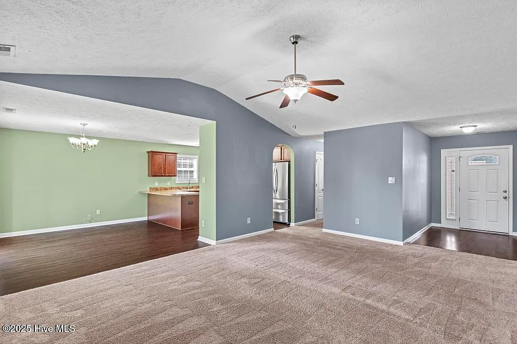 3 bed, 2.0 bath, 1593 sqft, $1,850 — Photo 4
