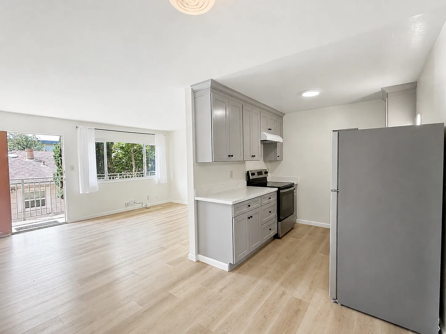 2 bed, 710 sqft, $2,550 — Photo 2