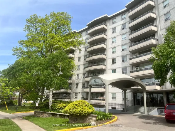 80 Grandravine Dr #916, Toronto, ON M3J 1B2