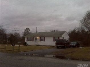 904 Provost Ave, Bellport, NY 11713