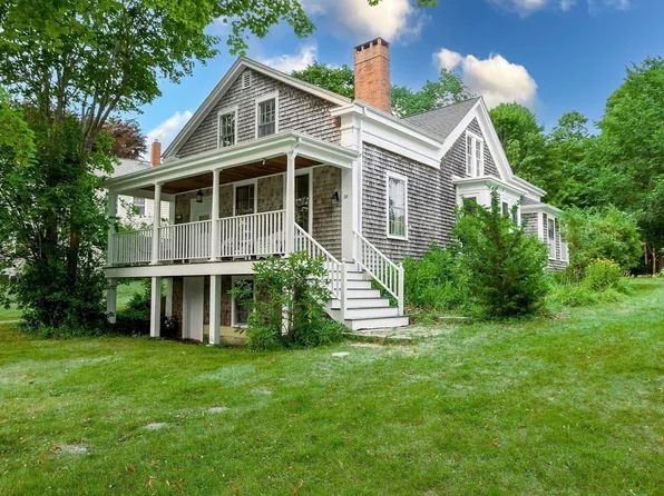28 Main St, Mattapoisett, MA 02739