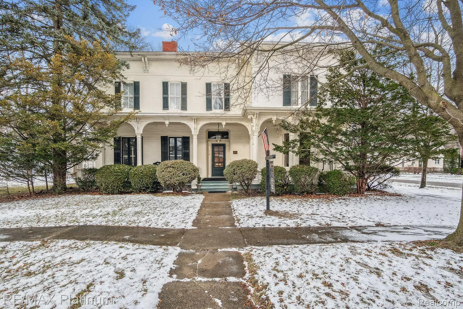 216 Higgins St photo 1