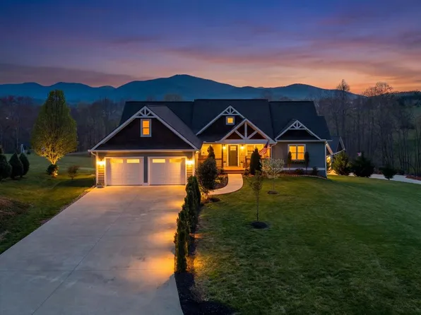 958 New Forest Rd, Young Harris, GA 30582