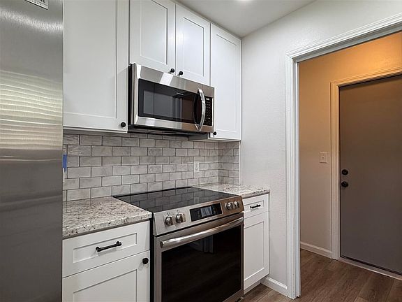5th image of 1008 E Franklin Ave