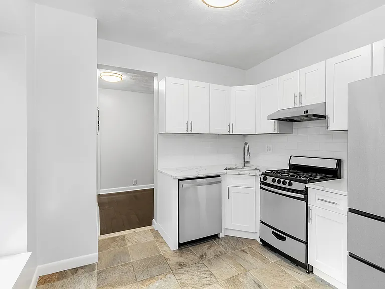 115 Perry St #1C — Photo 4