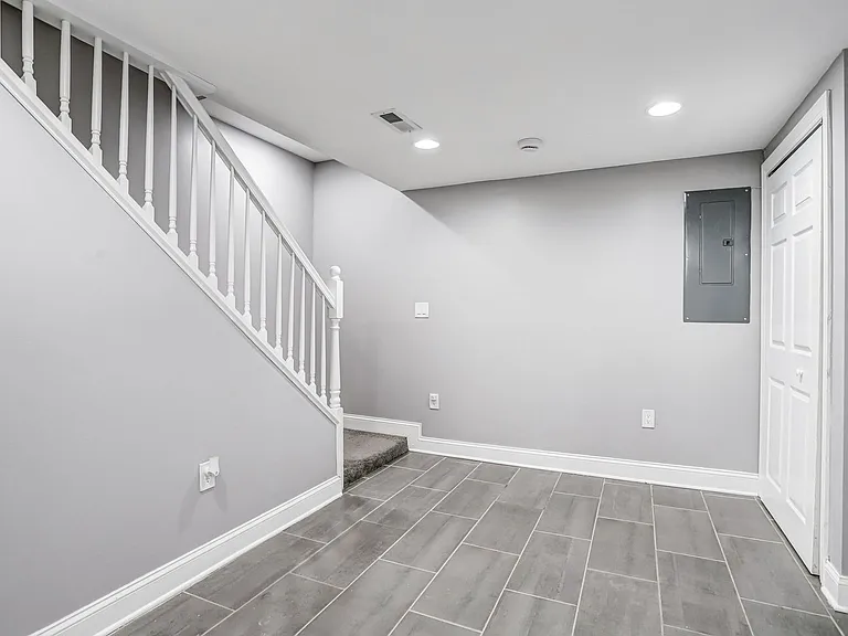 812 Burns St SE — Photo 19