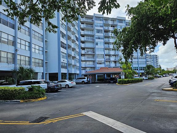 3rd image of 1300 NE Miami Gardens Dr APT 1020E