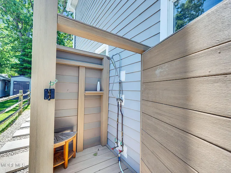 637 Beacon Blvd — Photo 34
