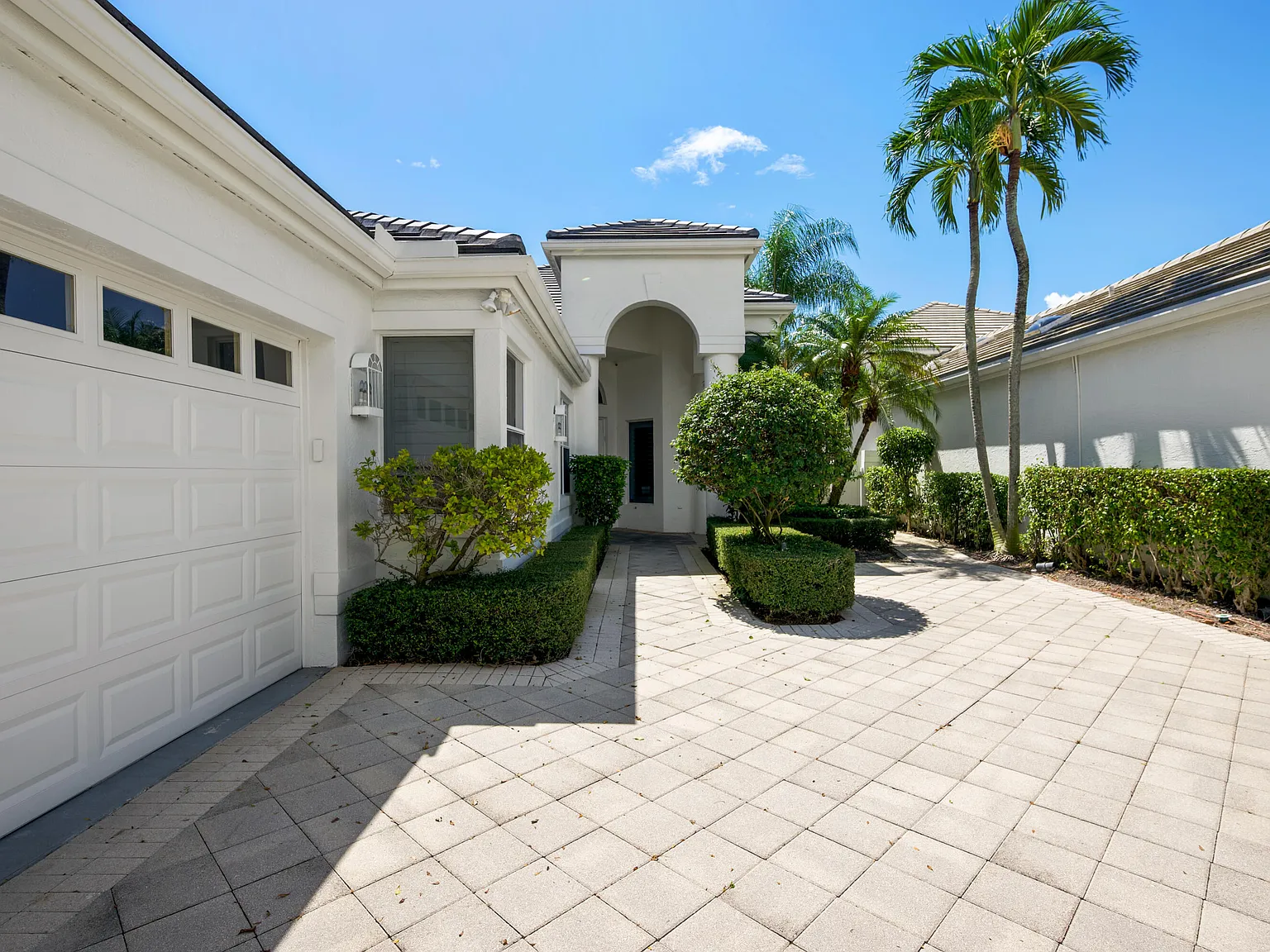 4 bed, 5.0 bath, 3787 sqft, $15,000 — Photo 2