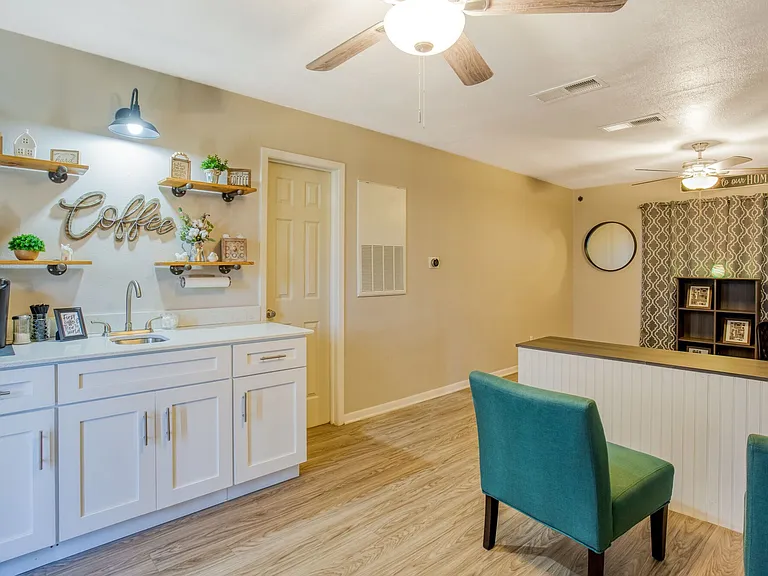 The Summit Apartments — Photo 7