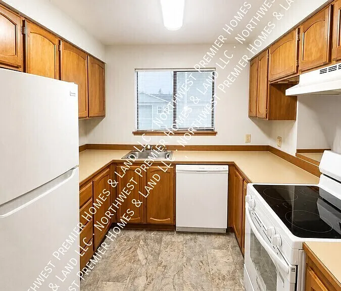 114 NW 3rd Pl #E — Photo 4