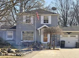 425 E Austin Ave, Libertyville, IL