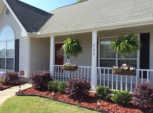 211 Woodland Lakes Rd, Goose Creek, SC 29445