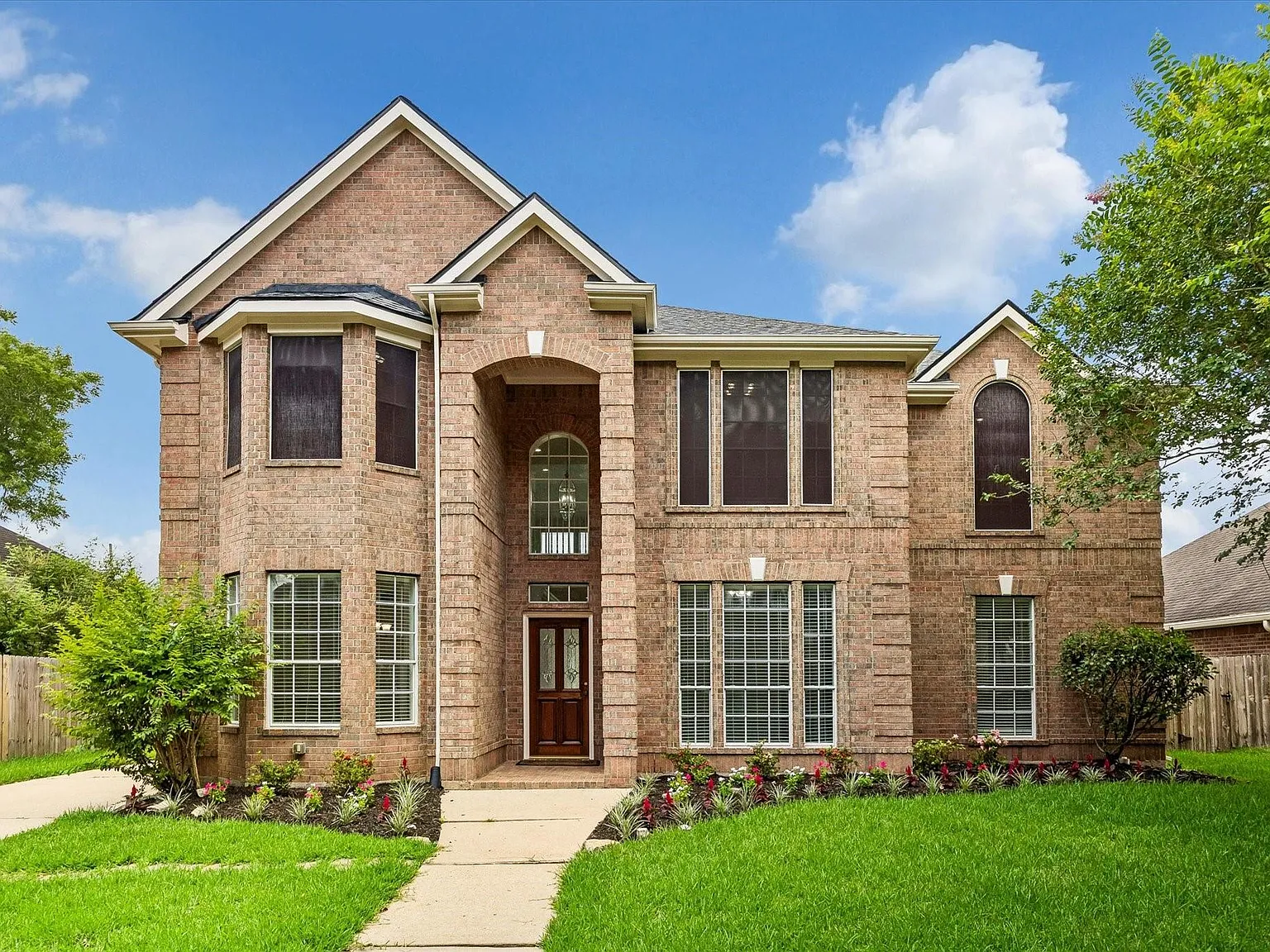 5 bed, 3.5 bath, 3504 sqft, $3,200 — Photo 1