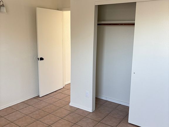 5th image of 124 E Elm St #1