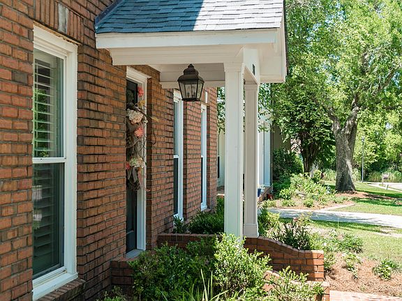 3rd image of 933 Savannah Pl