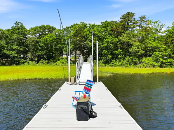 197 Monomoscoy Road, Mashpee, MA 02649