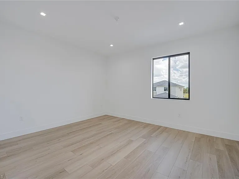4775 Quercia Dr — Photo 33