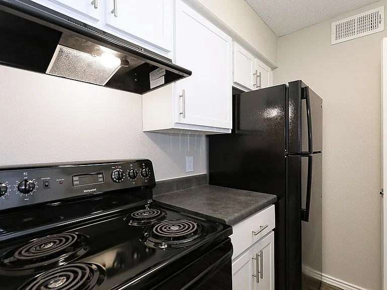 City Crest Apartments — Photo 77