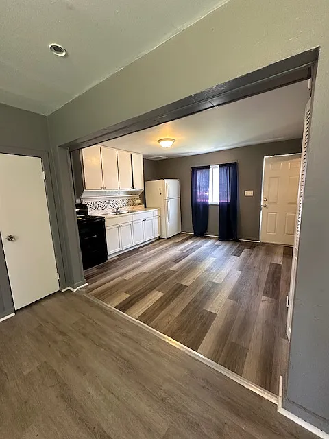 Building Photo - 33118 Alberta Ct